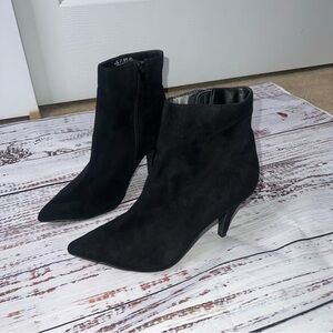 CARLOS SANTANA Black Suede Short Heel Ankle Pointed Boots
